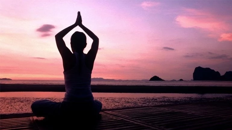 Σκάνδαλο μεγατόνων! Αίρεση χρησιμοποιούσε μαθήματα γιόγκα για να κακοποιεί γυναίκες – Πώς βίαζαν τις μαθήτριες